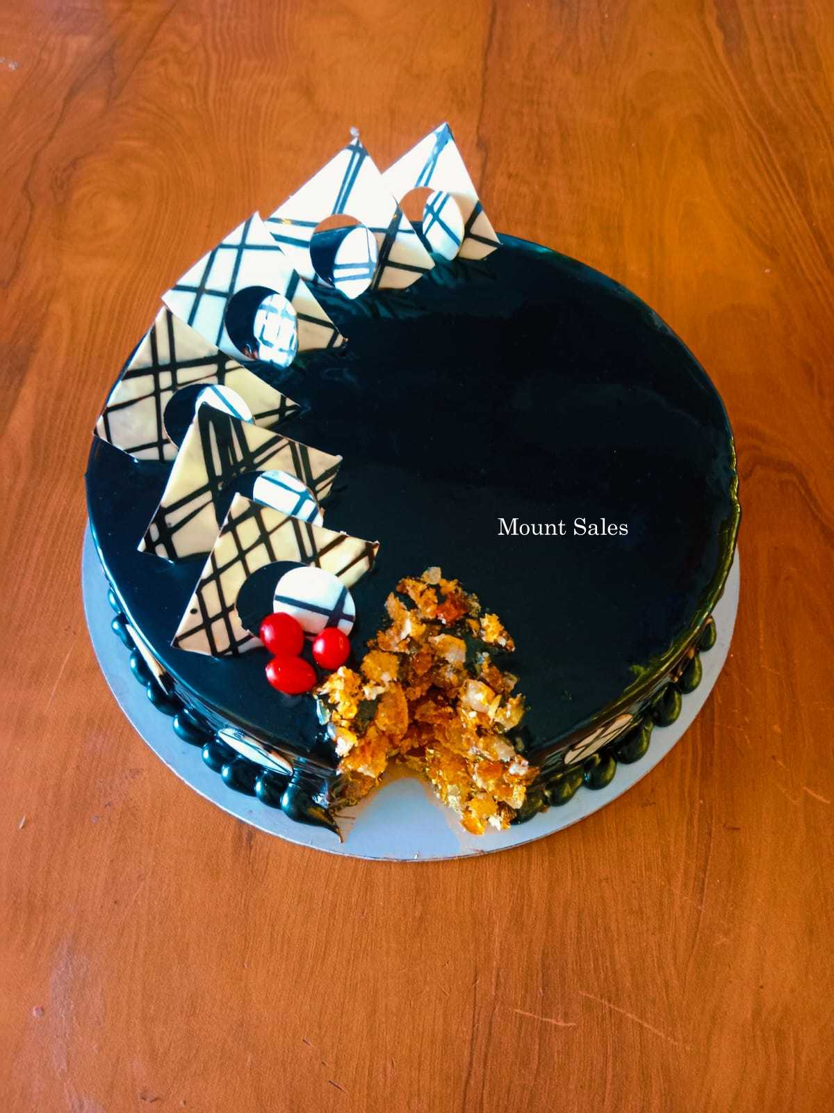 Premium RED N White Velvet Cake